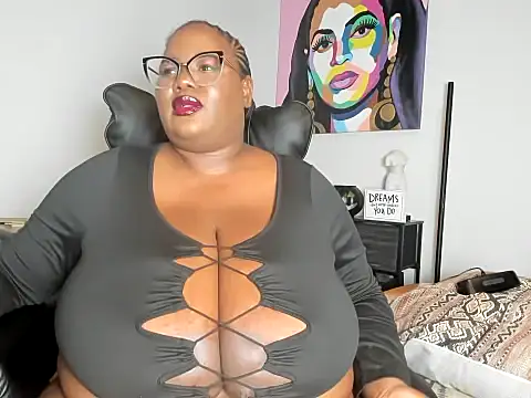 Snapshot of SexyHugeblackTitties chatting on 10/12/25, 03:16 SexyHugeblackTitties online show from 10/12/25, 03:16