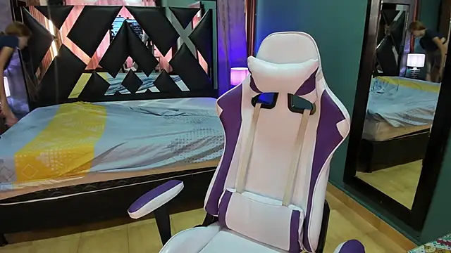 Linda4Petite online show from 02/08/25, 06:01