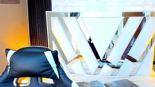 Linda4Petite online show from 09/24/25, 06:00