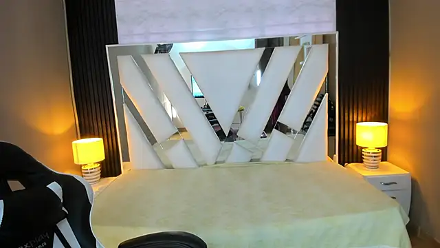 Linda4Petite online show from 12/13/25, 07:53