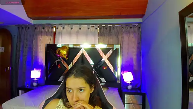 Snapshot of Linda4Petite chatting on 07/06/26, 06:32 Linda4Petite online show from 07/06/26, 06:32