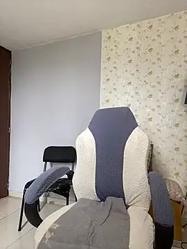 Snapshot of NatashaCruz- chatting on 03/20/25, 05:25 NatashaCruz- online show from 03/20/25, 05:25