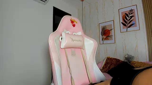 CameronCollins  online show from 02/21/25, 07:54