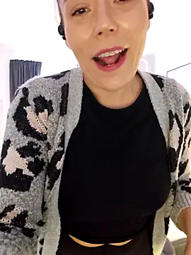 Ellie-L-Elizabeth online show from 02/06/25, 01:10