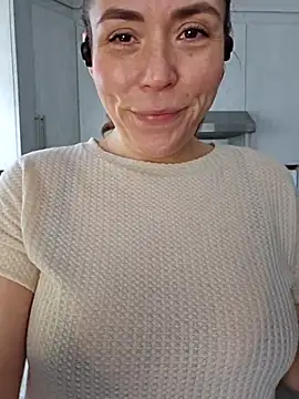 Ellie-L-Elizabeth online show from 02/14/25, 09:21