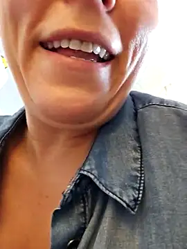 Ellie-L-Elizabeth online show from 02/24/25, 05:31