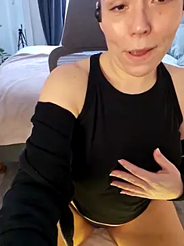 Ellie-L-Elizabeth online show from 03/06/25, 06:48