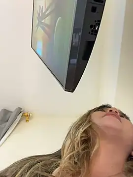 lunablossom  online show from 12/20/24, 12:19