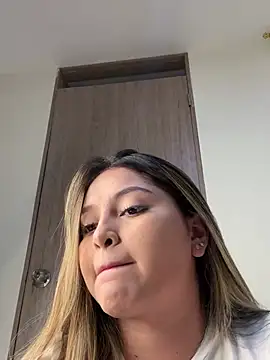 lunablossom  online show from 01/03/25, 11:55