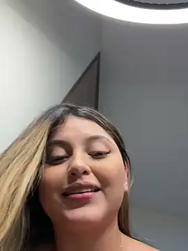 lunablossom  online show from 01/08/25, 05:48