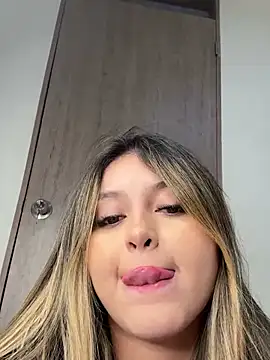 lunablossom  online show from 01/28/25, 01:29