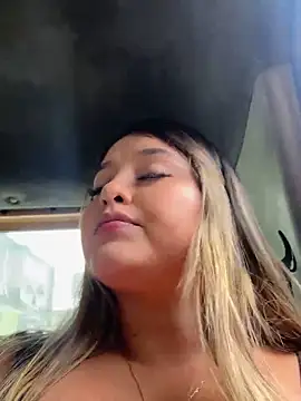 lunablossom  online show from 02/08/25, 07:38