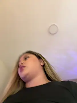 lunablossom  online show from 03/21/25, 08:50