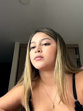 lunablossom  online show from 09/16/25, 12:55