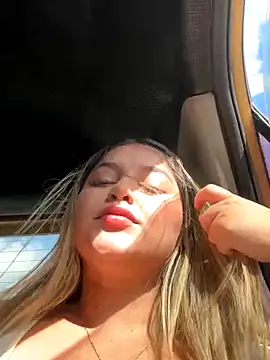 lunablossom  online show from 10/19/25, 08:09