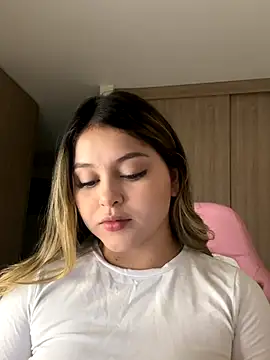 lunablossom  online show from 12/20/25, 01:34