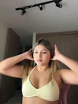 lunablossom  online show from 06/24/26, 11:59