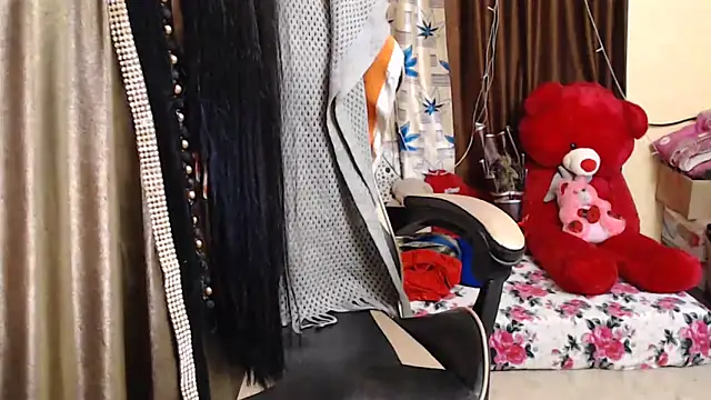 Snapshot of Naughty_Kashish chatting on 03/20/25, 06:30 Naughty Kashish online show from 03/20/25, 06:30