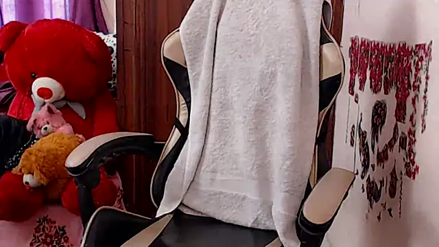 Snapshot of Naughty_Kashish chatting on 05/20/26, 06:08 Naughty Kashish online show from 05/20/26, 06:08