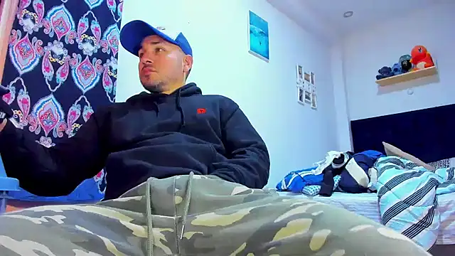 Snapshot of MikeMiller2 chatting on 09/16/25, 06:03 MikeMiller2 online show from 09/16/25, 06:03