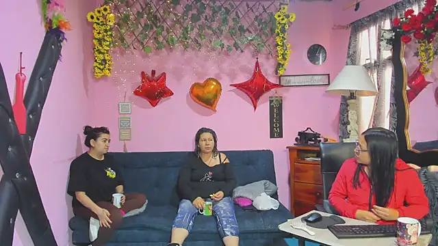 Snapshot of lesbiancuple chatting on 03/21/26, 12:32 lesbiancuple online show from 03/21/26, 12:32