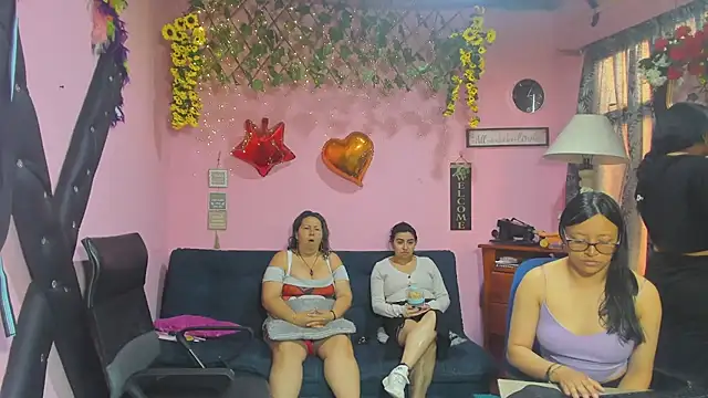 Snapshot of lesbiancuple chatting on 03/25/26, 12:00 lesbiancuple online show from 03/25/26, 12:00