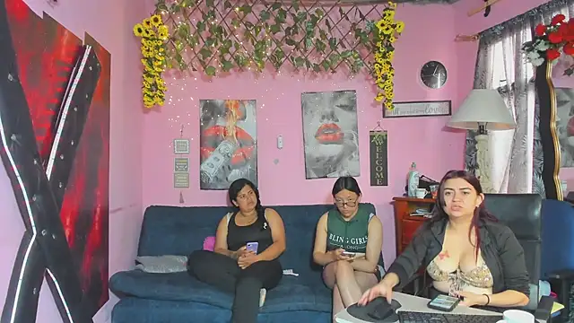 Snapshot of lesbiancuple chatting on 04/01/26, 01:41 lesbiancuple online show from 04/01/26, 01:41