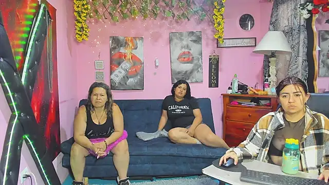 Snapshot of lesbiancuple chatting on 04/09/26, 11:59 lesbiancuple online show from 04/09/26, 11:59