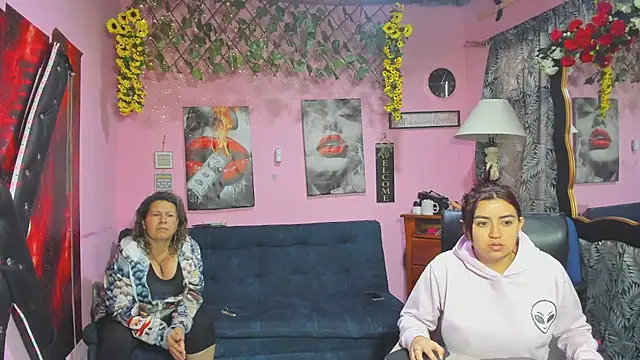 Snapshot of lesbiancuple chatting on 04/16/26, 11:55 lesbiancuple online show from 04/16/26, 11:55