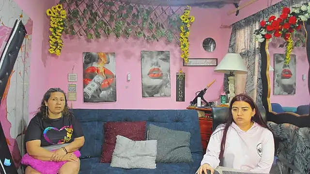 Snapshot of lesbiancuple chatting on 04/24/26, 12:29 lesbiancuple online show from 04/24/26, 12:29
