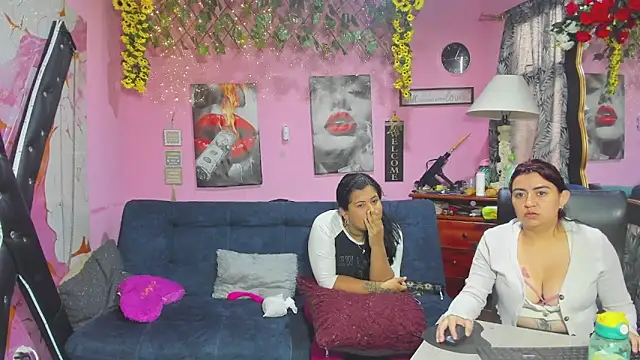 Snapshot of lesbiancuple chatting on 04/28/26, 12:10 lesbiancuple online show from 04/28/26, 12:10