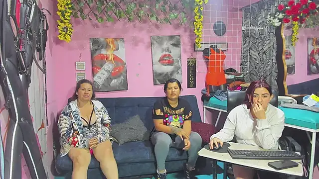 Snapshot of lesbiancuple chatting on 05/12/26, 01:14 lesbiancuple online show from 05/12/26, 01:14
