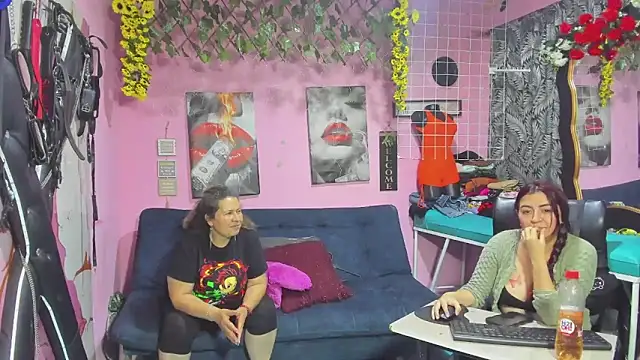 Snapshot of lesbiancuple chatting on 05/13/26, 01:58 lesbiancuple online show from 05/13/26, 01:58