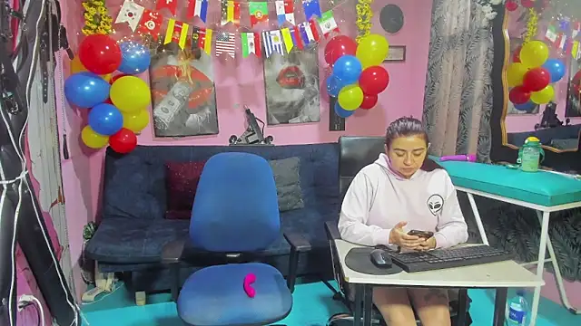 lesbiancuple online show from 06/18/26, 12:09