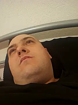 Snapshot of mario890605 chatting on 09/21/25, 10:11 mario890605 online show from 09/21/25, 10:11