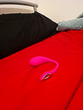 Snapshot of mario890605 chatting on 02/14/26, 11:01 mario890605 online show from 02/14/26, 11:01