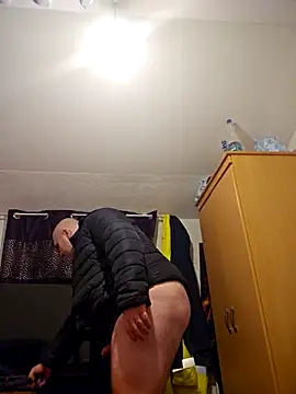 Snapshot of mario890605 chatting on 02/23/26, 06:16 mario890605 online show from 02/23/26, 06:16