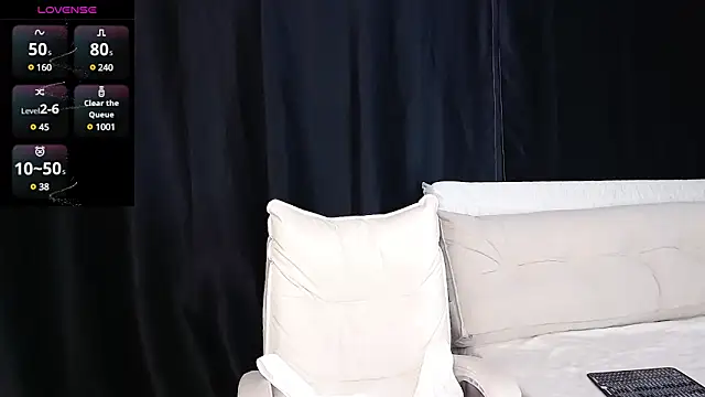 Snapshot of qianqian_ chatting on 02/04/25, 11:27 qianqian  online show from 02/04/25, 11:27