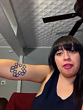 Snapshot of AriannaPena chatting on 11/08/25, 10:04 AriannaPena online show from 11/08/25, 10:04