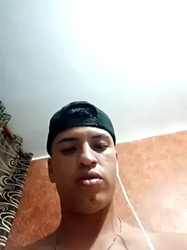 Snapshot of J_Rauw_ chatting on 11/05/25, 04:56 J Rauw online show from 11/05/25, 04:56