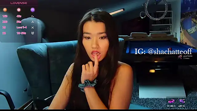 Snapshot of shachatteof chatting on 10/13/25, 08:36 shachatteof online show from 10/13/25, 08:36