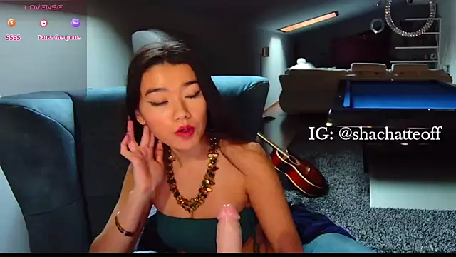 Snapshot of shachatteof chatting on 11/26/25, 10:27 shachatteof online show from 11/26/25, 10:27