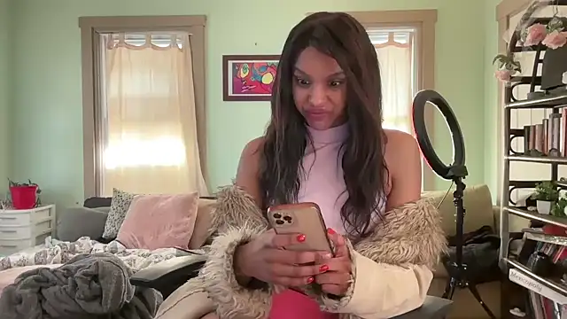 Snapshot of queendab626 chatting on 03/19/25, 12:01 queendab626 online show from 03/19/25, 12:01