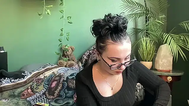 Snapshot of sweetandwet_daddy chatting on 10/04/25, 03:32 sweetandwet daddy online show from 10/04/25, 03:32