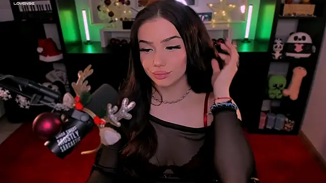 SofiRusselle online show from 12/13/25, 07:53