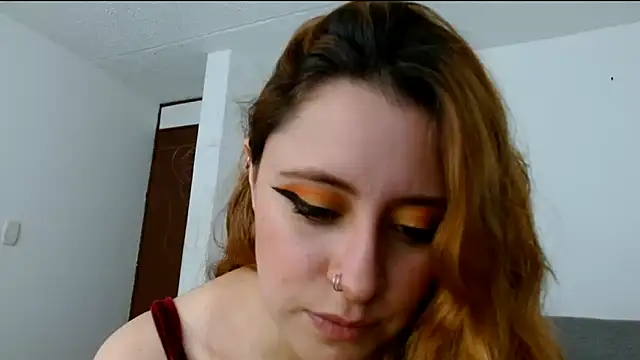Snapshot of Juls_winter_ chatting on 04/01/26, 04:59 Juls winter online show from 04/01/26, 04:59