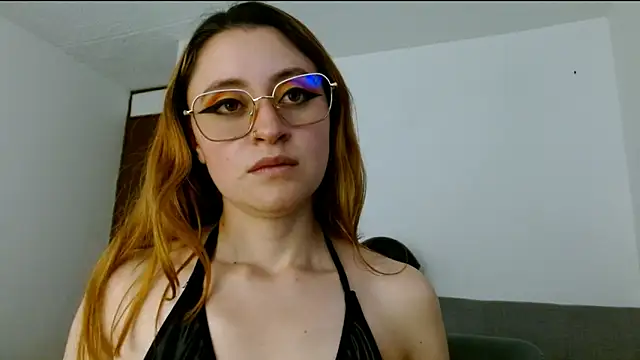 Snapshot of Juls_winter_ chatting on 04/17/26, 07:39 Juls winter online show from 04/17/26, 07:39