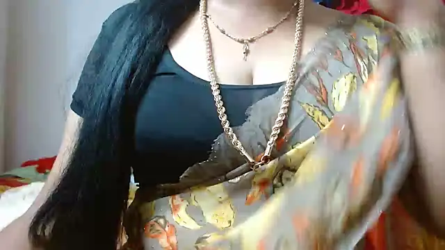 Snapshot of tamilharini chatting on 09/11/25, 04:45 tamilharini online show from 09/11/25, 04:45