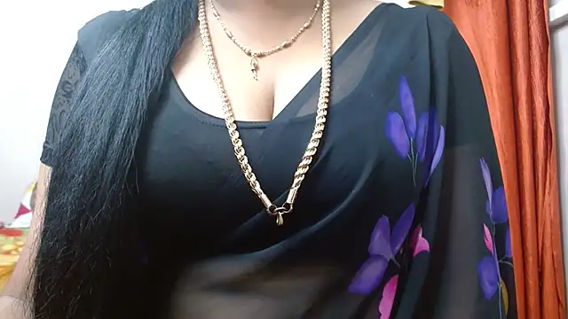 Snapshot of tamilharini chatting on 09/15/25, 04:23 tamilharini online show from 09/15/25, 04:23