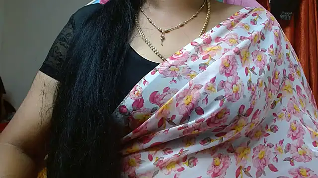 Snapshot of tamilharini chatting on 10/01/25, 05:35 tamilharini online show from 10/01/25, 05:35